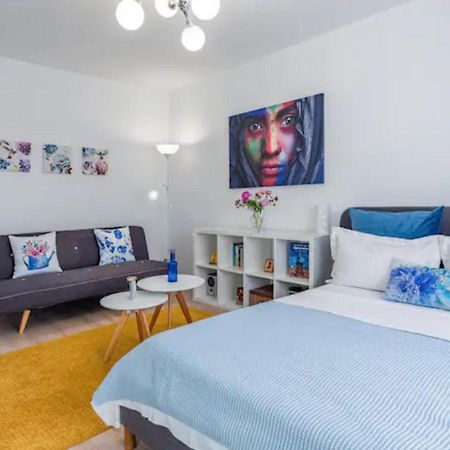 Cosy & Chic Studio Close By Victoria Square Bukarest Eksteriør billede