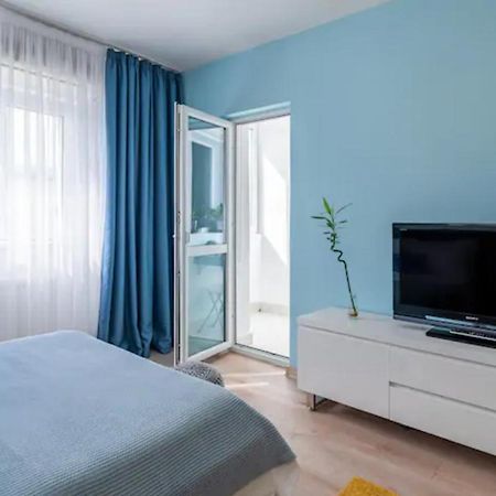 Cosy & Chic Studio Close By Victoria Square Bukarest Eksteriør billede