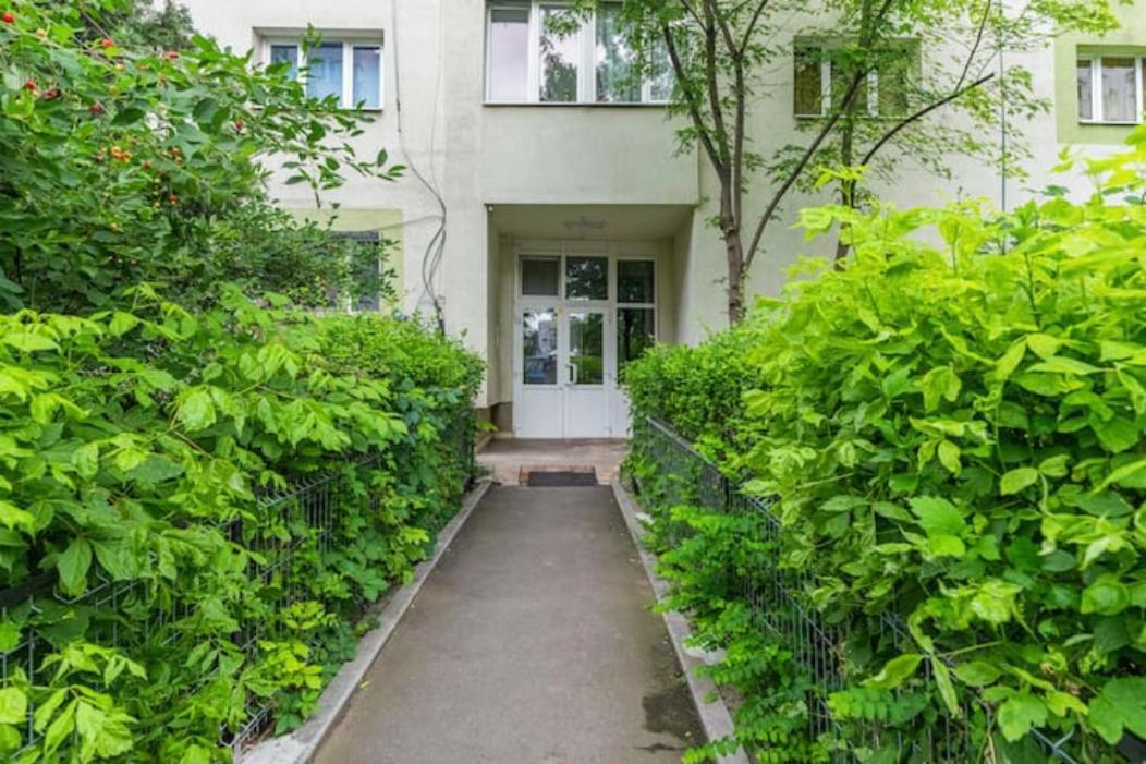 Cosy & Chic Studio Close By Victoria Square Bukarest Eksteriør billede