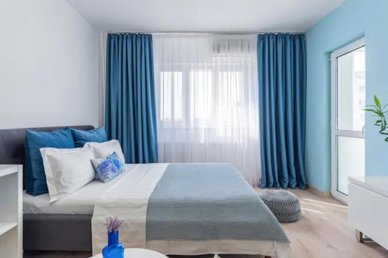 Cosy & Chic Studio Close By Victoria Square Bukarest Eksteriør billede